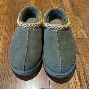Ugg Tasman size 8 women in burnt olive